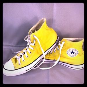 Men’s size 11 Chuck Taylor converse yellow